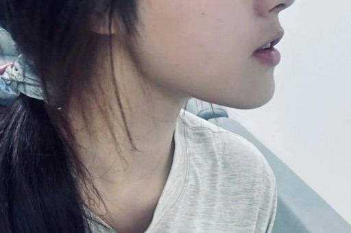 大瓜！曝某95后顶流女星自称是合作男演员的女友对方受不了死缠烂打拉黑了她