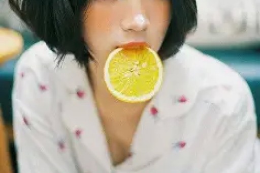 UC伯克利学生被流浪汉追到公寓还翻过上锁铁门！手铐戴上2分钟就被放