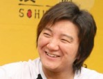 原创靠一首歌暴富春晚假唱名声扫地被骗破产仍开劳斯莱斯！